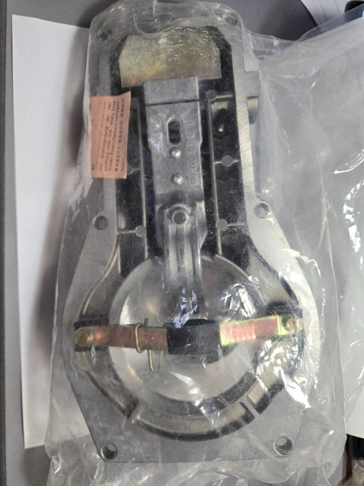 燃油分配器气流传感器 BOSCH 0438120101 保时捷 924 047133353D 原始设备制造商。 — 第 3/4 张图片