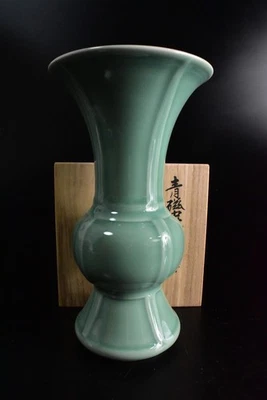 B4747: Japanese Kiyomizu-ware Celadon FLOWER VASE Ikebana, auto w/signed box - Image 1 of 4