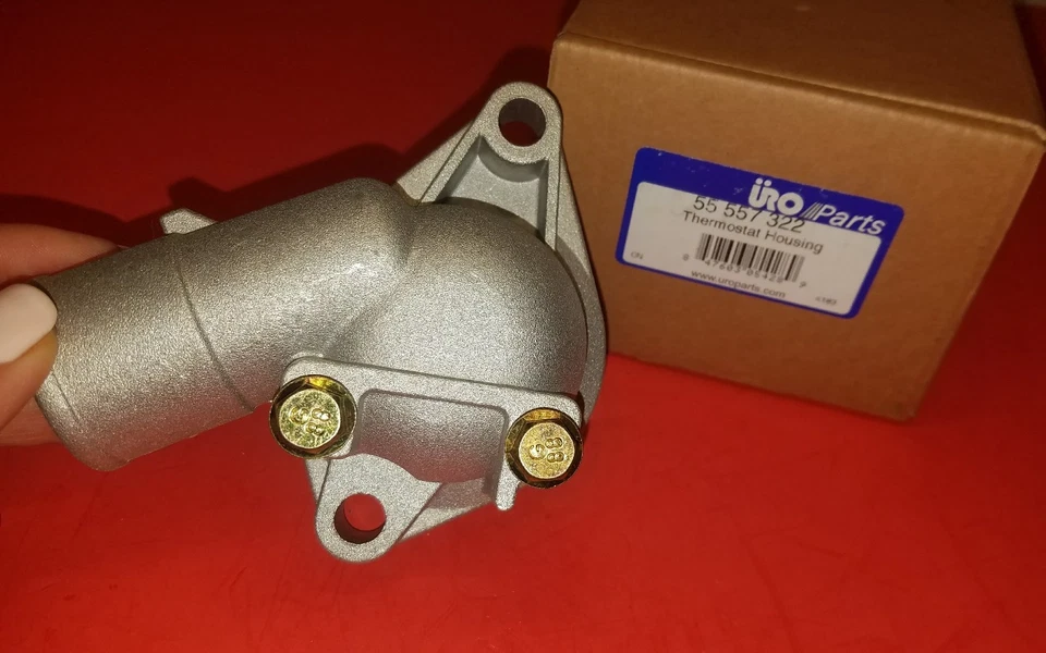 Carcasa del termostato de refrigeración del motor para Saab 9-3 9-5 900 9000 modelos 1994-2009 NUEVO Foto 2 de 4