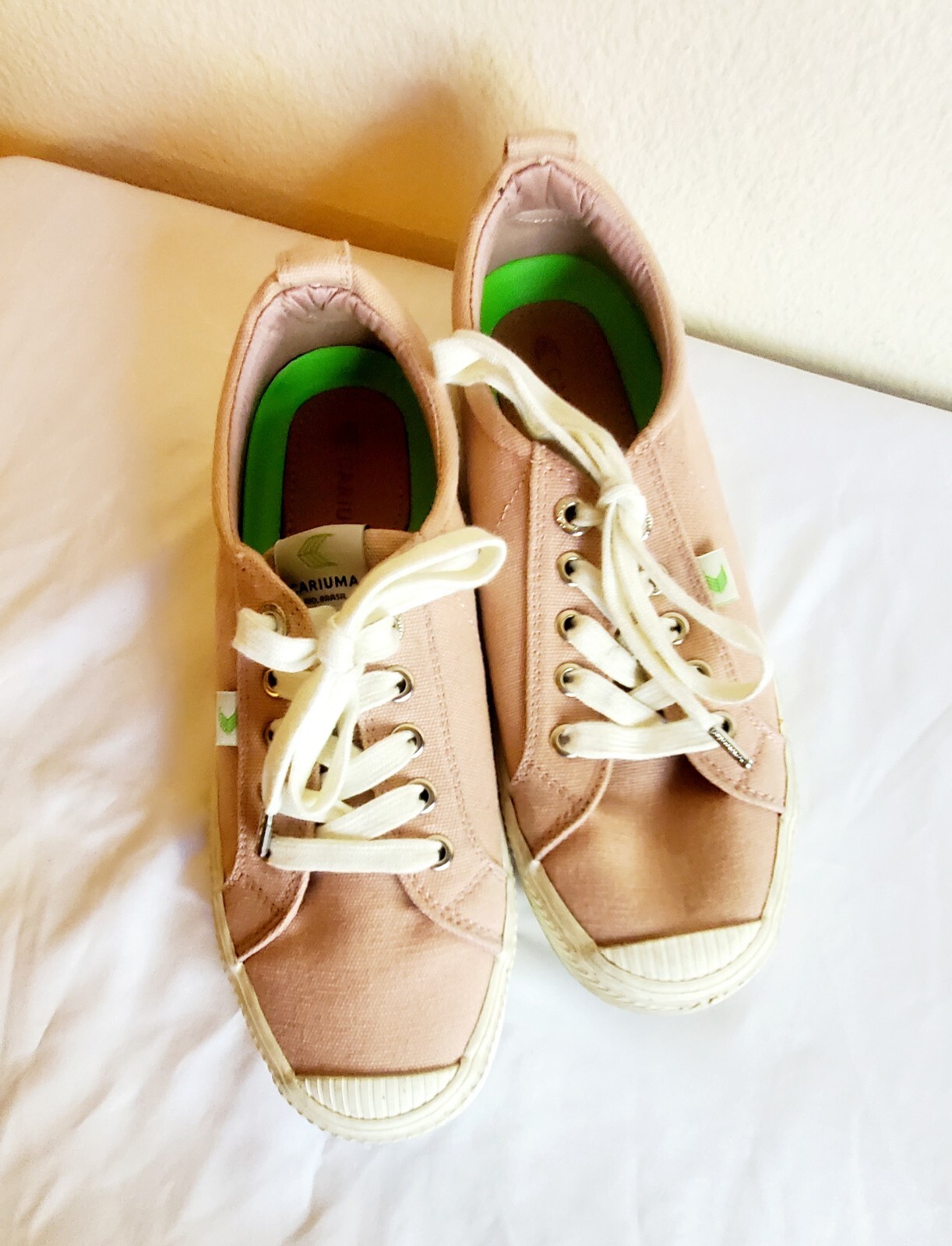 SAOLA Sneakers Cariuma donna 7 5 tela rosa. Indossato solo una volta.