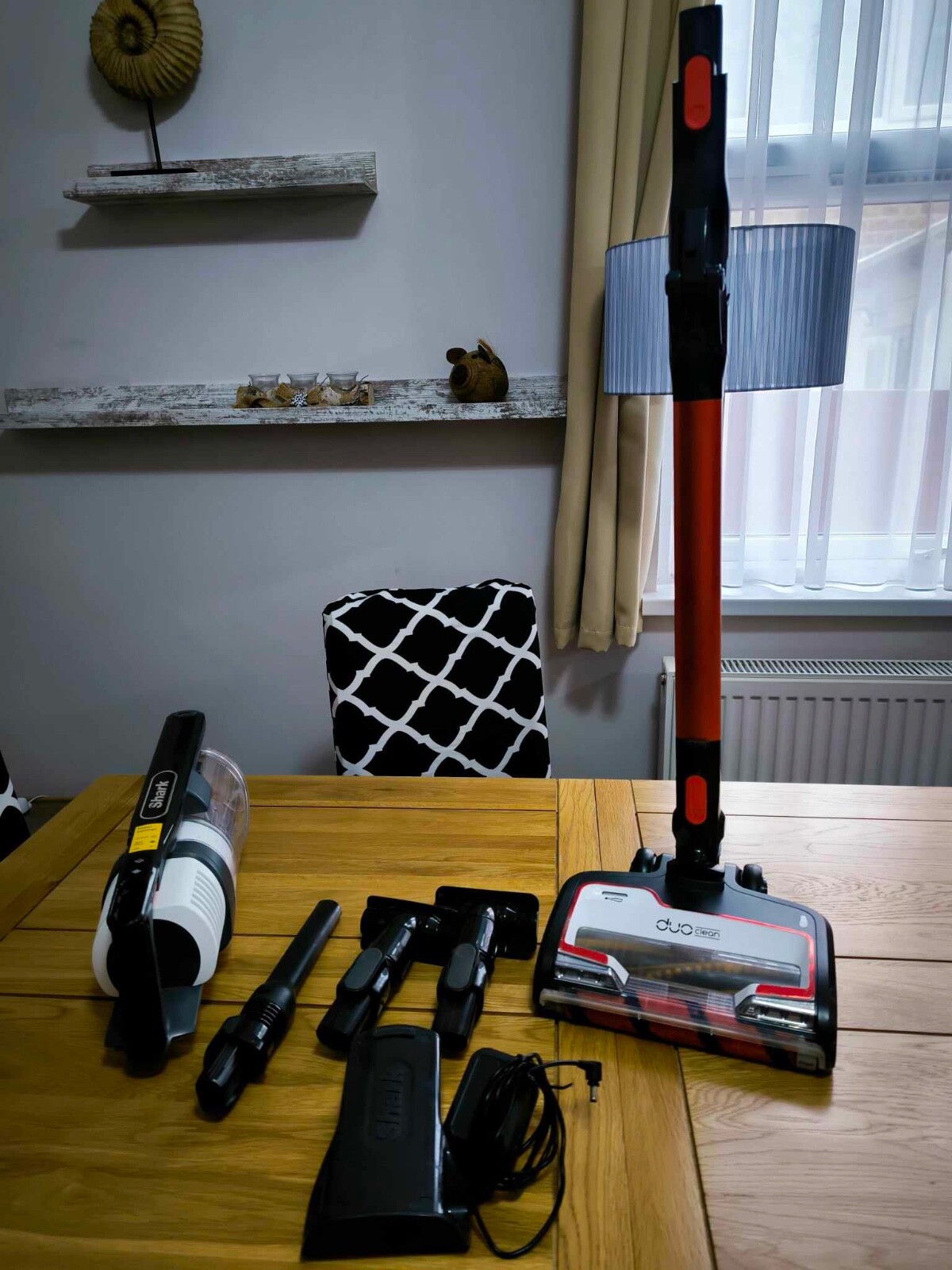 Shark Cordless Stick Vacuum Cleaner with Anti Hair Wrap Orange, IZ201UK