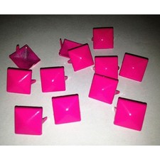 150pz Borchie sfuse piramide fluo fuxia*150pc PYRAMID STUDS fluorescent fuchsia