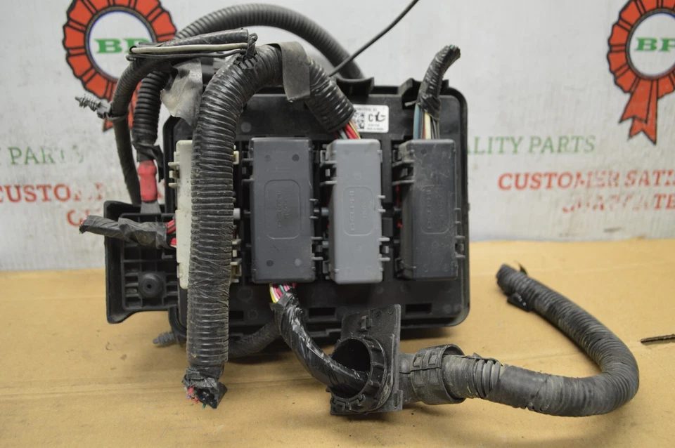 Chevrolet Impala 2008-11 caja de fusibles unión OEM 20817315 módulo 81-W7 Foto 4 de 4