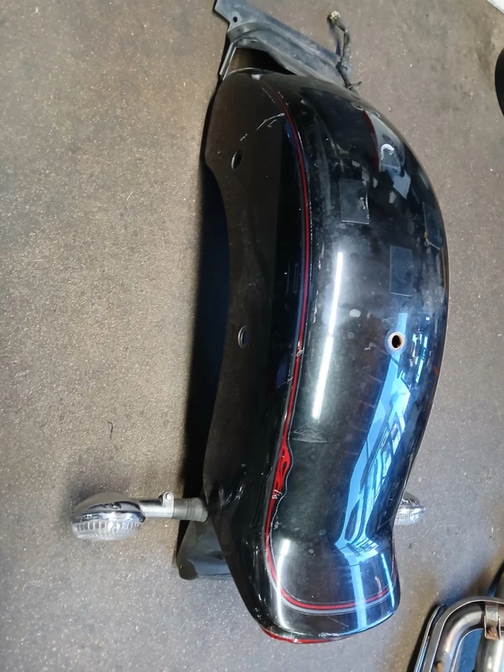 2007 YAMAHA V STAR 1100 XVS1100 OEM REAR BACK WHEEL FENDER W TAIL LIGHT BLACK - Image 2 of 4