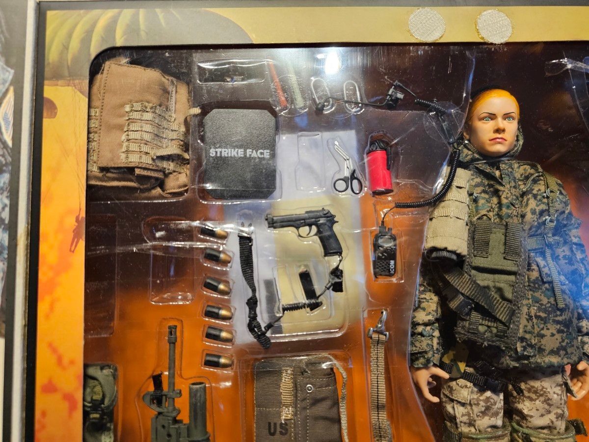 HOTTOYS USMC 3rd Force Service Support Group 1/6 Figure HOTTOYS USMC 3rd Force Service Support Group 1/6 Figure