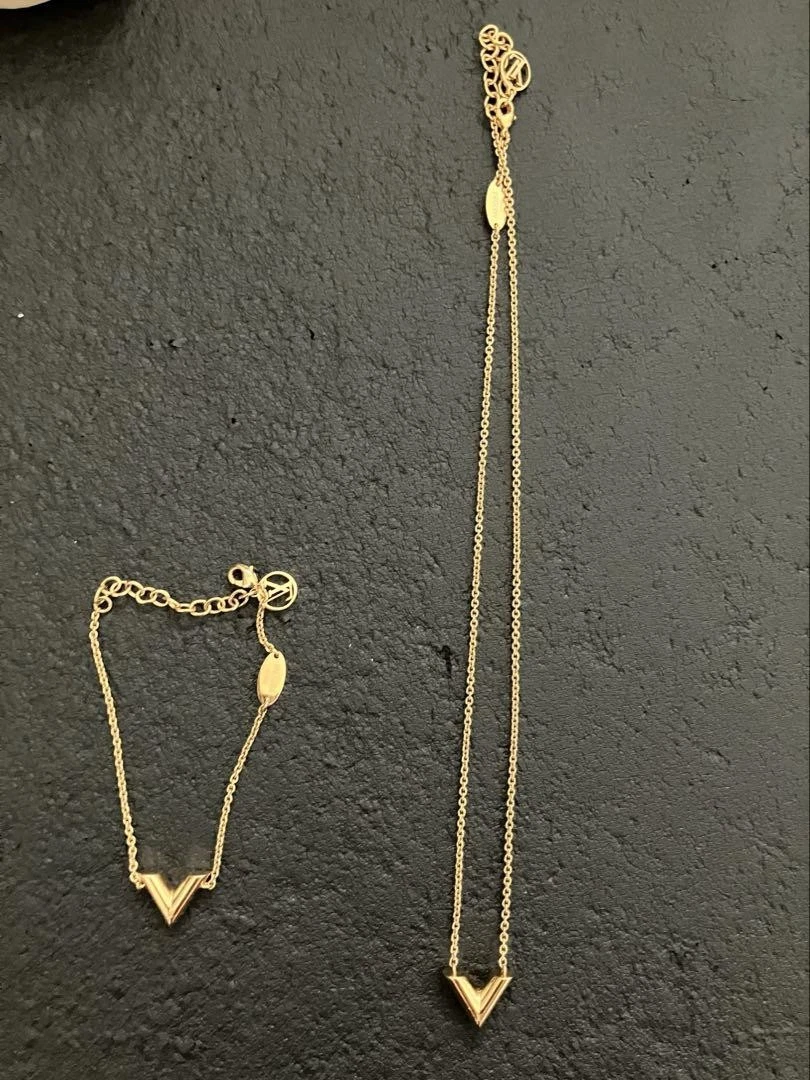 LOUIS VUITTON（LV） Set bracciale e collana LOUIS VUITTON Essential V
