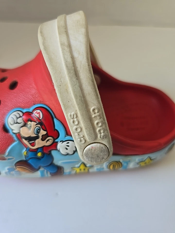 Crocs iluminados Super Mario talla C6 funcionando Foto 4 de 4