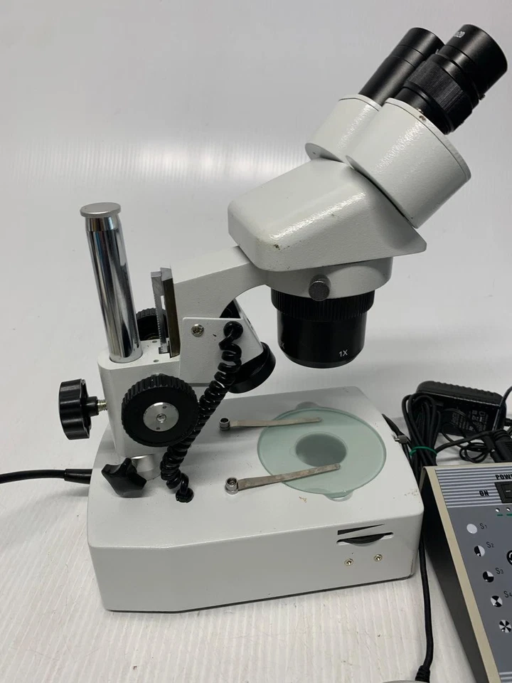 OMAX  Zoom Stereo 10x 20x Microscope with Extra LED Ring Light - Image 3 of 4