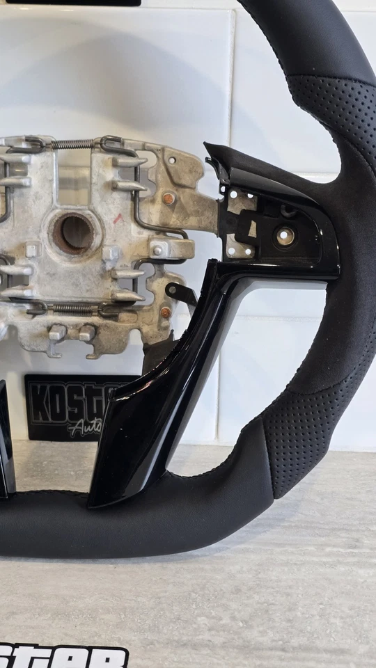 VE HSV Alcantara Steering Wheel B* Holden SS Maloo, Senator, Clubsport, GTS GXP - image 4 of 4