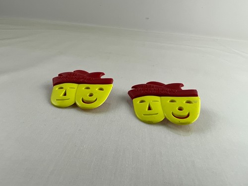 2 Wiesbaden Germany Wiesbadener Karneval 1964 Hat Lapel Plastic Pins - Picture 4 of 6