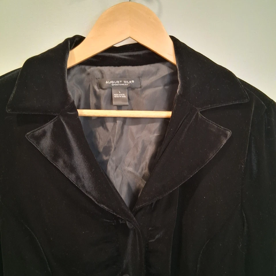 Blazer de terciopelo August Silk para mujer talla grande negro chaqueta de 3 botones Whimsigoth Foto 2 de 4