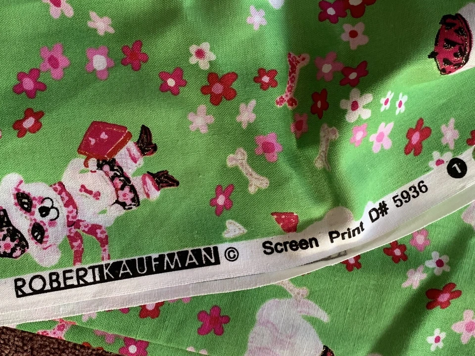 "Sombreros brillantes de tela rosa para perros Robert Kaufman en tierra con flores verdes 54x46"" W" Foto 3 de 3