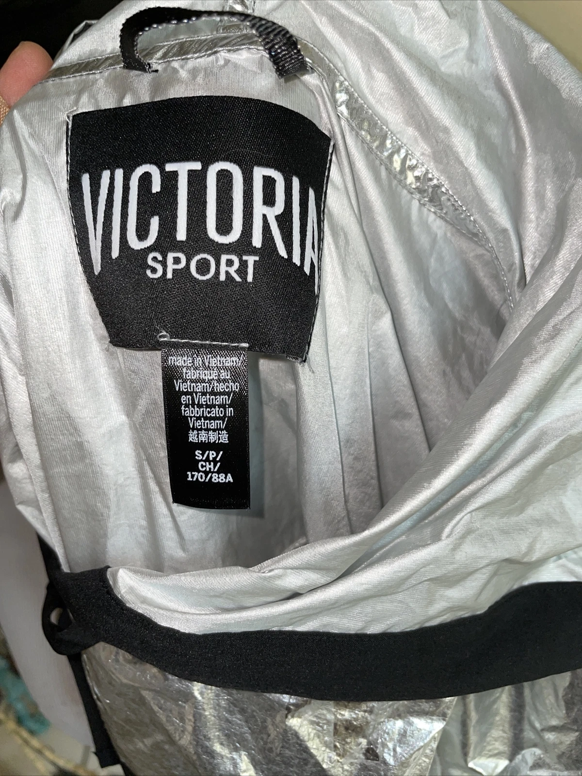 UNDERCOVER Felpa con cappuccio Victoria's Secret Sport argento metallizzato S