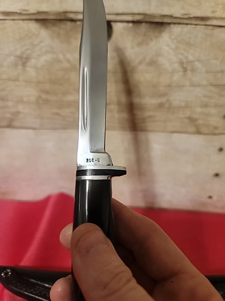 1981 Case XX 216-5 Black Hunting Knife With Custom Sheath, Awesome Condition!  - Image 3 of 4