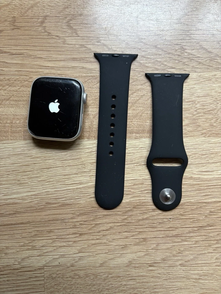 Apple Watch Series 4 44mm Aluminiumgehäuse-Silber mit Armband in Schwarz... - Bild 2 von 4