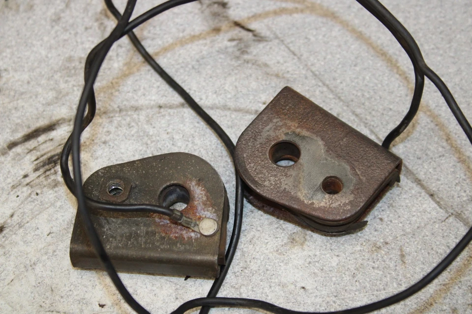 Honda CB750K 750 1976 cuatro intermitentes traseros montajes tierra H6-2624. ABT Foto 2 de 4