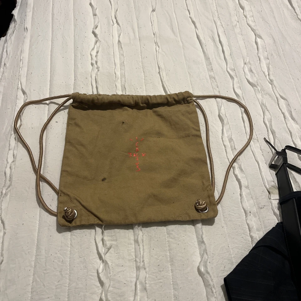 Сумка рюкзак на шнурке британский хаки Travis Scott Cactus Jack Jordan 6 Nike - Изображение 3 из 4