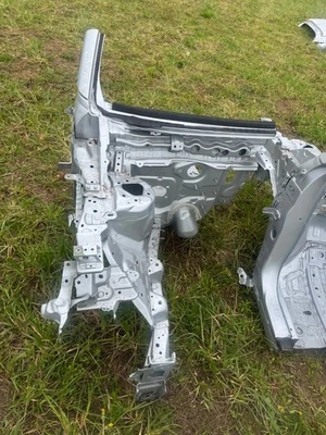 LEXUS LBX AYH1, AYA1 Seitenpaneele vorne rechts 1.5 Benzin / Elektro 35653345 - Bild 1 von 3