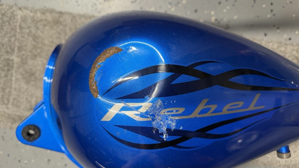 **MIRA** HONDA REBEL 250 CMX 250 2009 OEM FÁBRICA TANQUE DE COMBUSTIBLE 17520-KEN-B30ZA Foto 3 de 4