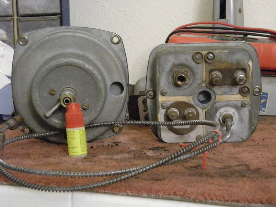 1951 1952 1953 Dodge Truck Pilothouse B series  Speedometer and Gauge Cluster. - Image 2 of 2