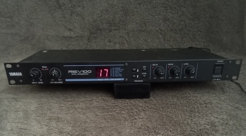 YAMAHA REV100 DIGITAL REVERBERATOR RACK MOUNT POWERS ON UNTESTED