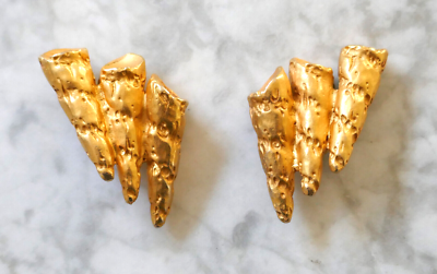 Paire De Boucles D'oreilles Vintage BICHE DE BERE En Métal Doré - Occasion Bon état