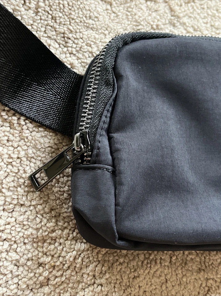 NEW Motorola Razr Cell Phone Waist Fanny Pack & Crossbody Bag Case BLACK MSP $35 - Image 4 of 4