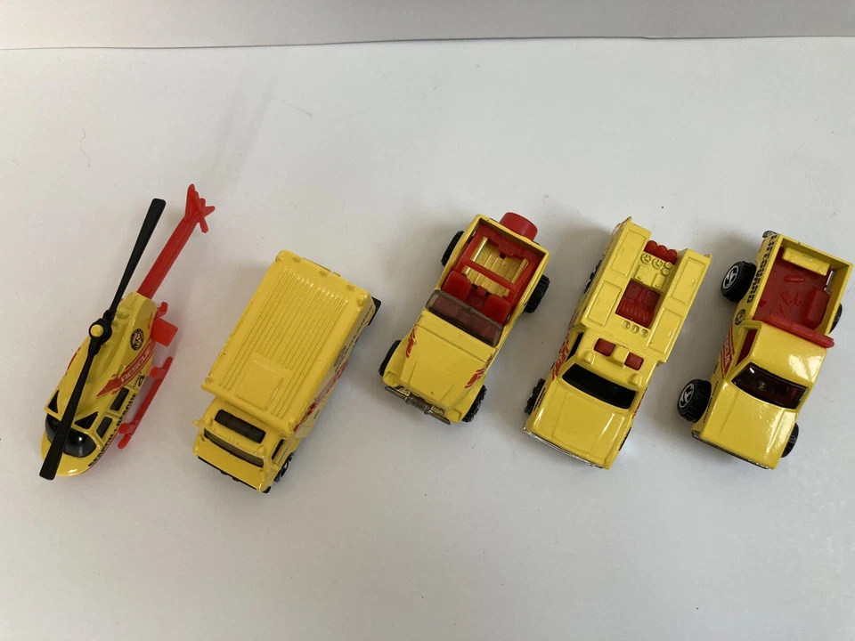 Hot Wheels 1990s - Lot of 5 - Search and Resuce Set - Image 3 of 4