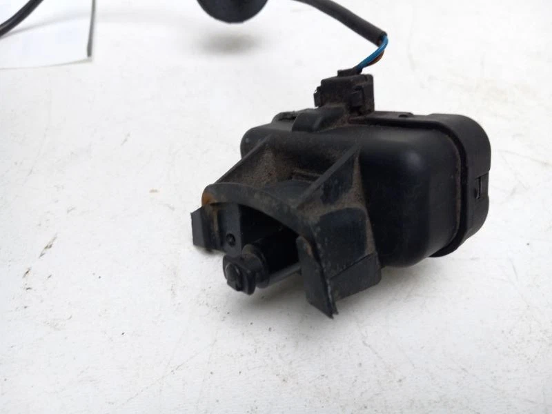 Volkswagen Tiguan 2009 liberación del actuador de la puerta del gas combustible Foto 2 de 4