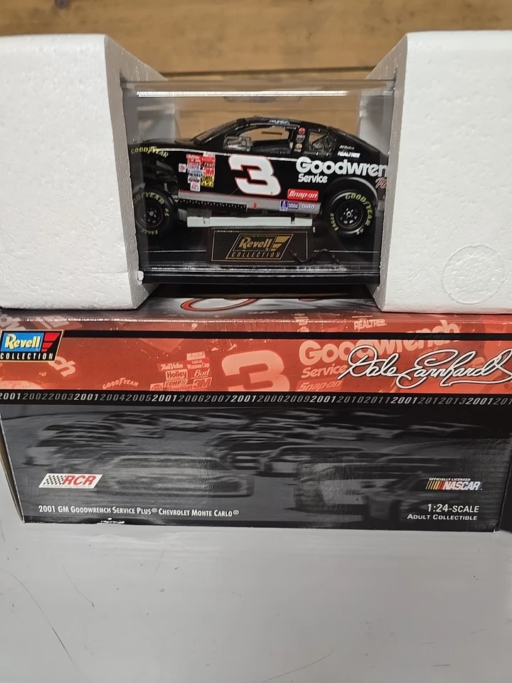 Литой автомобиль Revell 2001 Monte Carlo Dale Earnhardt Jr. #8 Budweiser масштаб 1:24 - Изображение 3 из 4