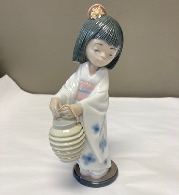 Lladro Japonesita con con Farolillo Oriental Lantern Figurine 6231