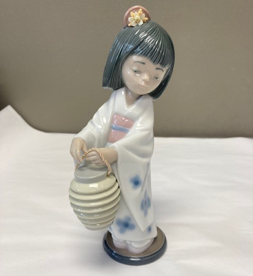 Lladro Japonesita con con Farolillo Oriental Lantern Figurine 6231