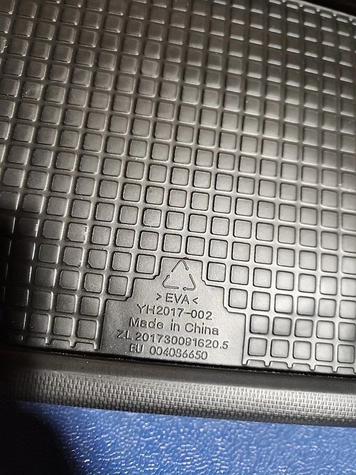 i-Blason ARMOR BOX KIDDO BLACK POLYCARBONATE FOR APPLE 7 x 10 INCH' USED  - Image 2 of 4