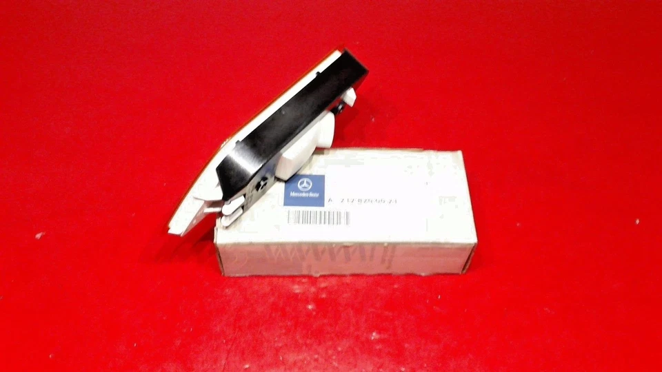 Luz indicadora lateral Mercedes Benz Classe E W212 E350 E550 DIREITA E ESQUERDA GENUÍNA  - Imagem 4 de 4