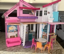 Barbie - 2 Story Folding Townhouse Dreamhouse 2018 Doll House