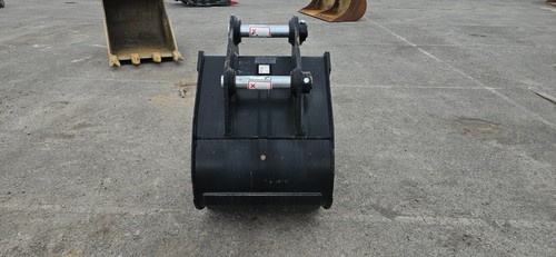 750mm Digging Bucket w/ 65mm Pins - New - Price £1090.00 + VAT @ 20% - B895 - Picture 2 of 8