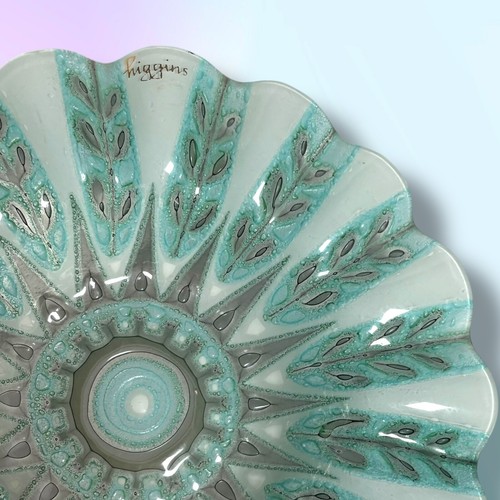 Vtg Signed Higgins 6.5” Fused Glass Fern Ruffled Ashtray Grey-Green & Baby Blue - Picture 3 of 10