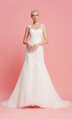 HBH Brautmode Figurbetontes Brautkleid FÜR DEN WOW-AUFTRITT IHRER SILHOUETTE - Bild 1 von 4