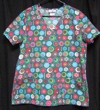 Medium S B Scrubs Top Green with Christmas Ornaments and Snowflakes