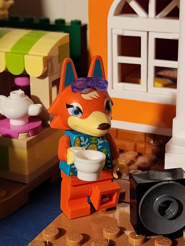 Lego Audie Minifigure with Glasses and Cup (From Set 77052 K.K.'s Concert)