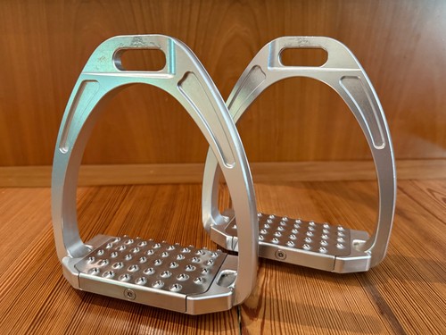 Prestige Italy Stephi 2.0 Stirrup Irons