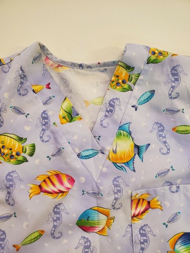 Tropical Fish Print Scrub Top Size Medium Blue Underwater Colorful nurse purple - Picture 5 of 12