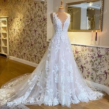 Robe Mariee Sleeveless V Neck Wedding Dress Lace Applique Backless Bridal Gown