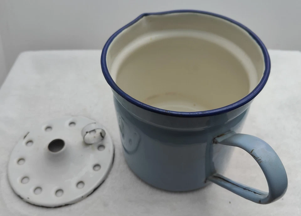 Ancien Pot à Lait en Tôle Épaisse Émaillée Bleu Pâle H 16cm. Usures, voir photos - Photo 2/4