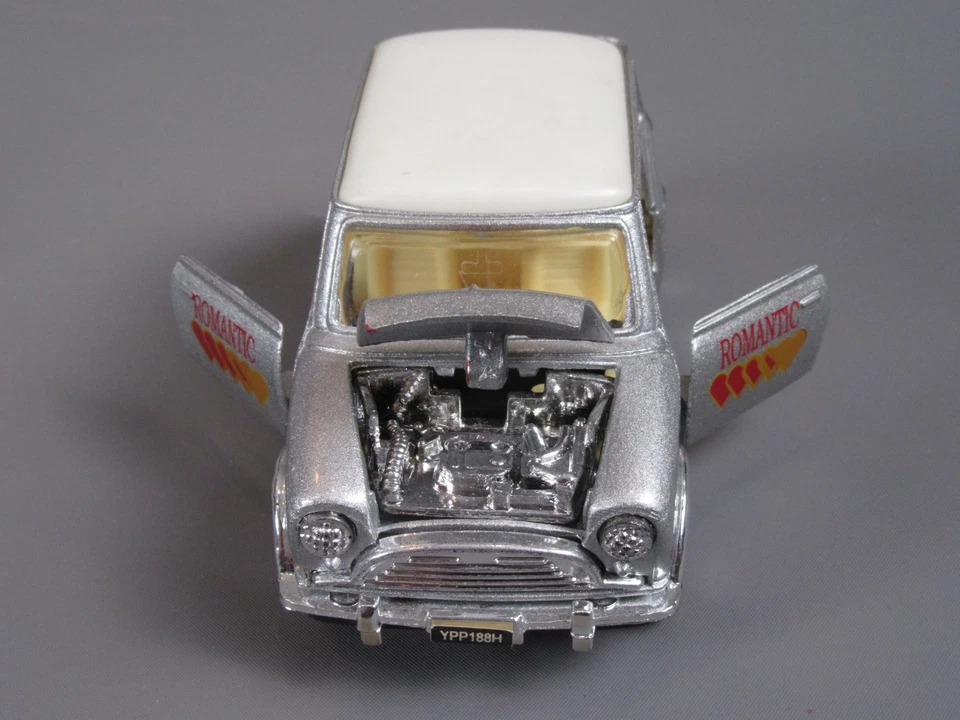 D652 Tai Cheong Toys Mini Cooper Mk I Romantic Heart Silver 1/34 Friction Ok - Image 3 of 4