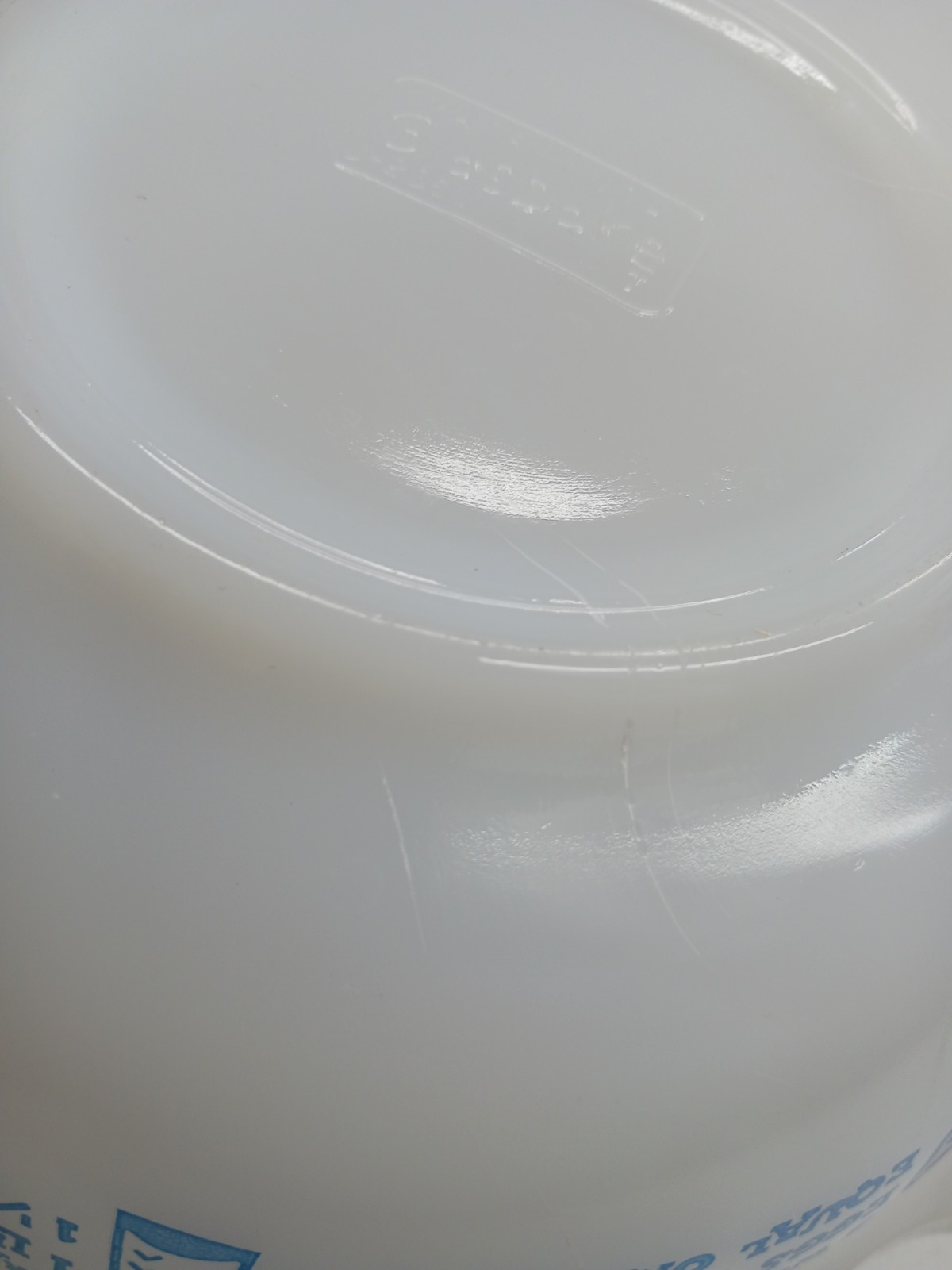 Lot Of 2 VINTAGE GLASBAKE  HOME MAKER MEASUREMENT MIXING BOWLS Red And Blue