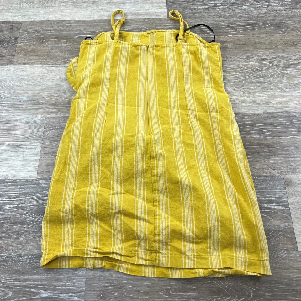 Vestido envolvente a rayas amarillas con correa de espagueti Forever 21 para mujer talla pequeña Foto 4 de 4