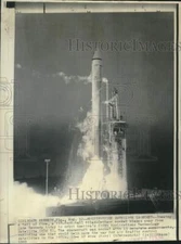 1969 Press Photo A 118-foot tall Atlas-Centaur rocket launches from Cape Kennedy