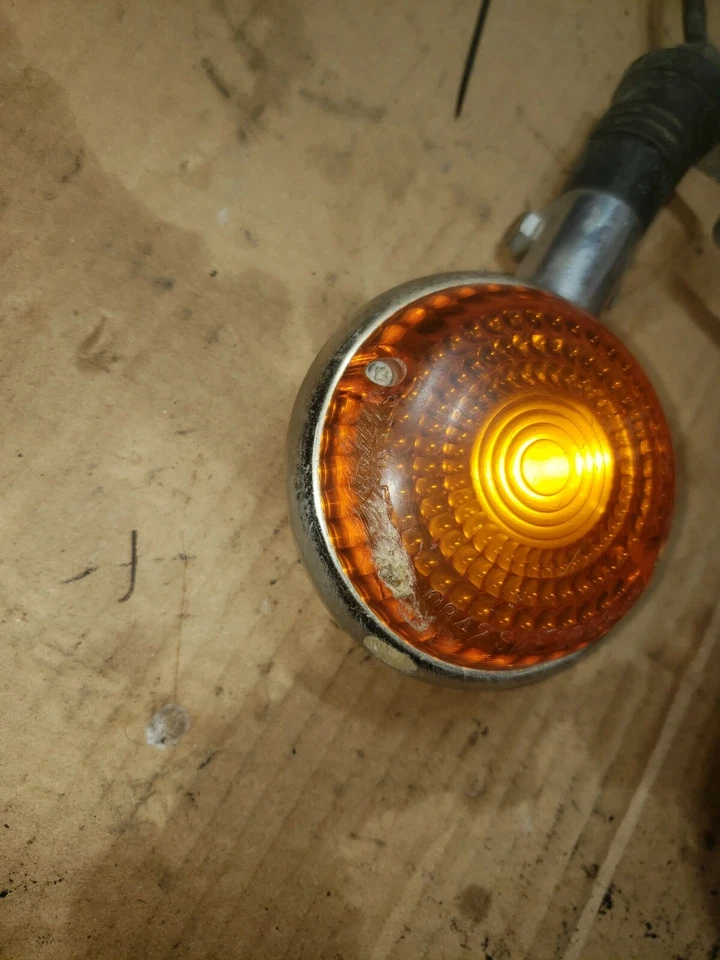1984 yamaha virago 1000 Front Turn Signals OEM (##56) - Image 2 of 4
