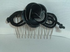VINTAGE BLACK VINYL FLOWER METAL HAIR COMB HAIR ACCESSORY